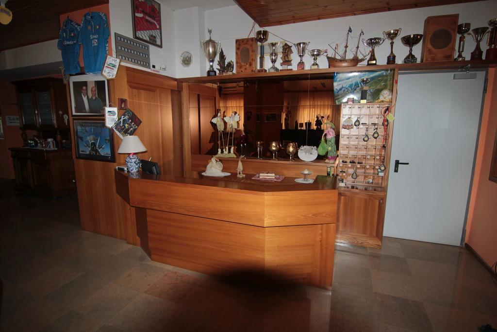 Albergo Trieste 탐브레 달파고 외부 사진