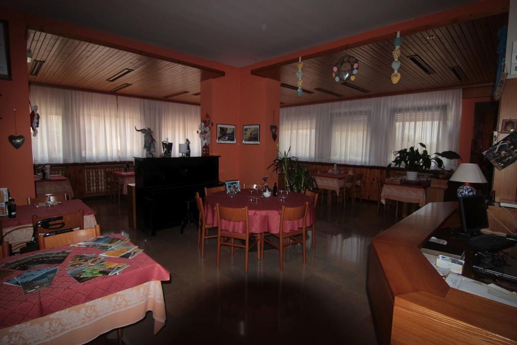Albergo Trieste 탐브레 달파고 외부 사진